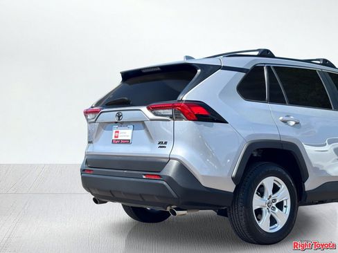 Certified 2021 Toyota RAV4 XLE w/ Convenience Package AWD/4WD image 11