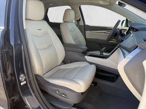 Used 2018 Cadillac XT5 Premium Luxury FWD image 13