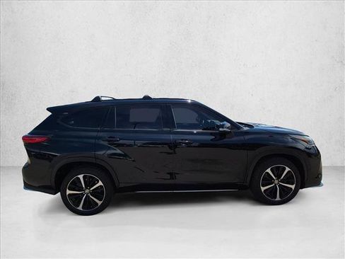 Used 2021 Toyota Highlander XSE AWD/4WD image 4