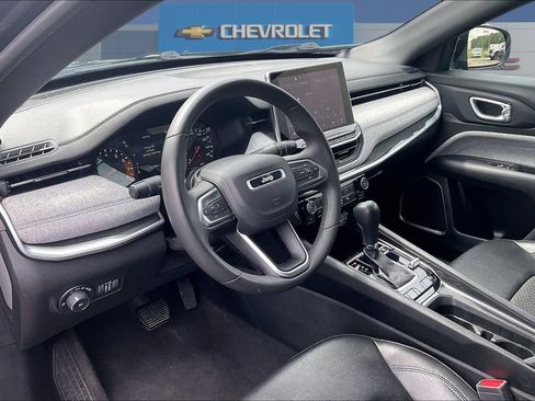 Used 2024 Jeep Compass Latitude AWD/4WD image 17