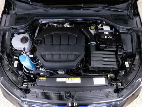 Used 2025 Volkswagen Golf image 13