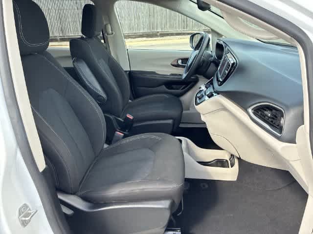 Used 2023 Chrysler Voyager LX FWD image 22