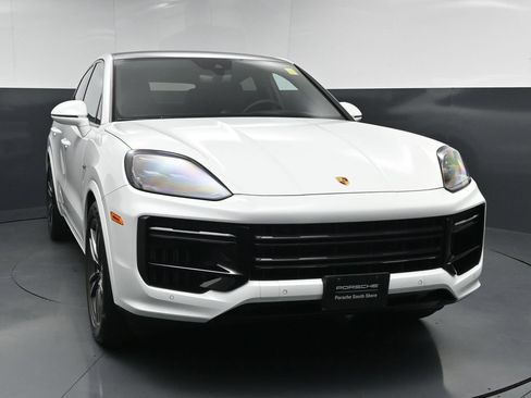 Used 2024 Porsche Cayenne Turbo AWD/4WD image 14