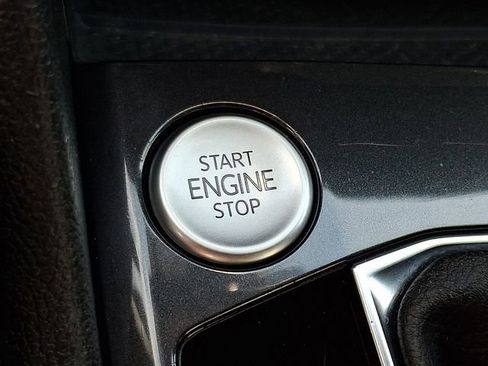 Used 2023 Volkswagen Tiguan SE image 19