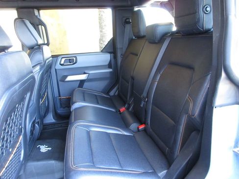 Used 2023 Ford Bronco Badlands w/ Sasquatch Package AWD/4WD image 24