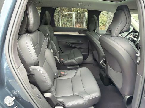 Certified 2025 Volvo EX90 Ultra image 21