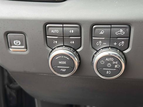 Used 2025 GMC Sierra 2500 AT4 w/ AT4 Premium Plus Package AWD/4WD image 16