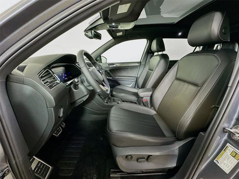 Used 2022 Volkswagen Tiguan SE R-Line image 21