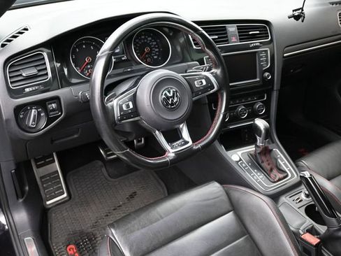 Used 2016 Volkswagen Golf 4-Door image 15