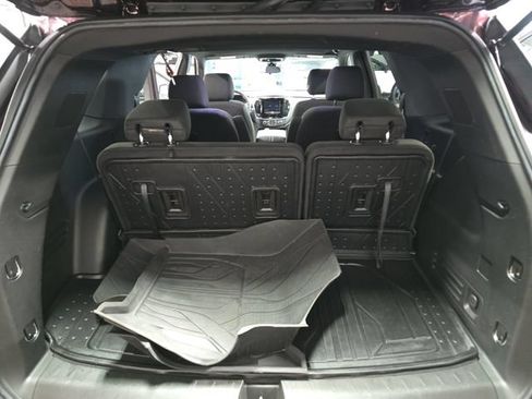Used 2023 Chevrolet Traverse LT w/ LPO, Floor Liner Package FWD image 16