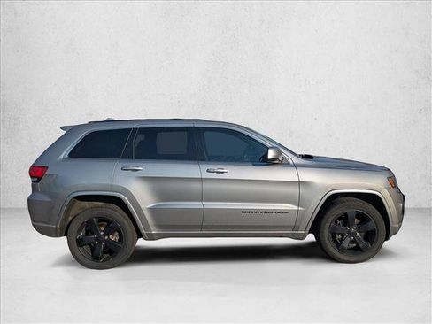 Used 2015 Jeep Grand Cherokee Altitude AWD/4WD image 4