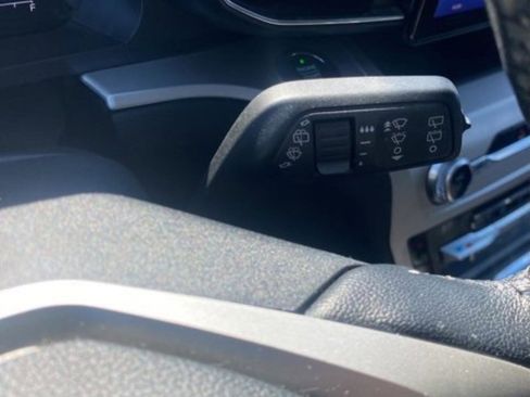 Used 2021 Ford Explorer XLT w/ Equipment Group 202A image 18