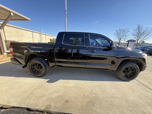 Used 2016 Toyota Tundra SR5 w/ SR5 Upgrade Package image 7