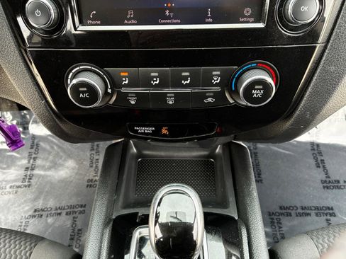 Used 2019 Nissan Rogue Sport S image 21