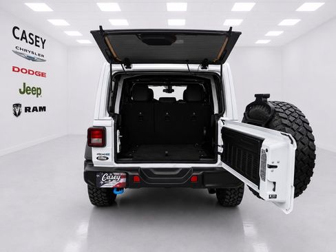 Used 2023 Jeep Wrangler Unlimited w/ Cold Weather Group AWD/4WD image 8