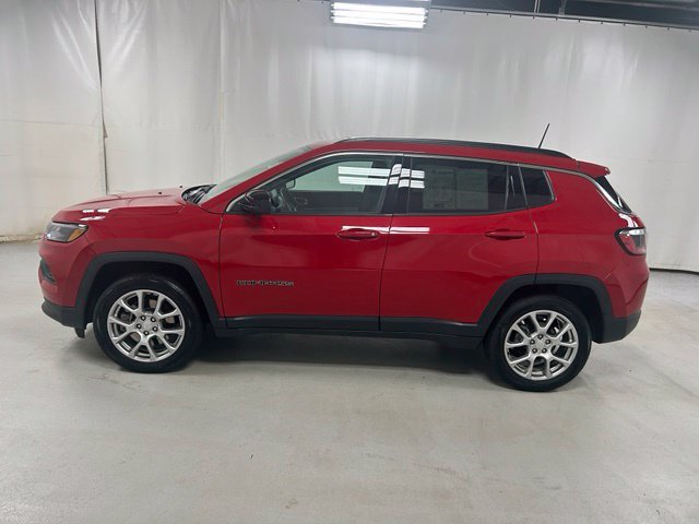 Used 2024 Jeep Compass Latitude AWD/4WD image 8