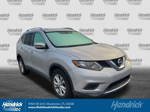 Used 2016 Nissan Rogue SV image 1