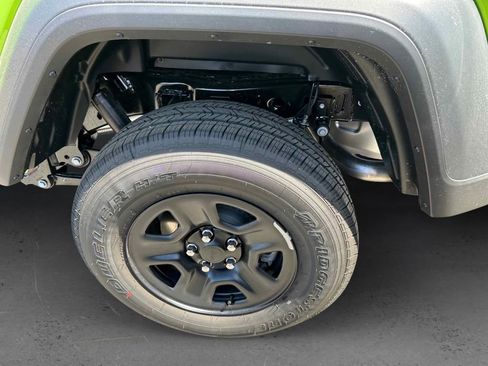 New 2025 Jeep Gladiator Sport image 9