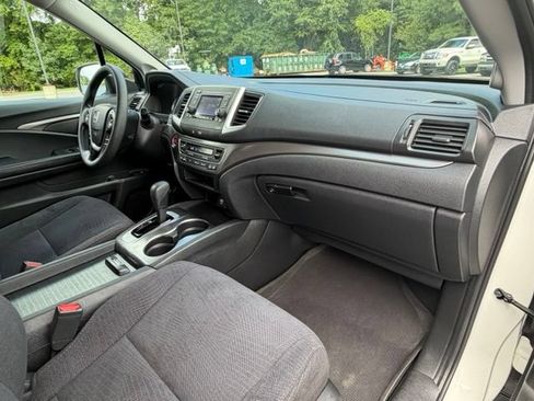 Used 2018 Honda Pilot LX image 27