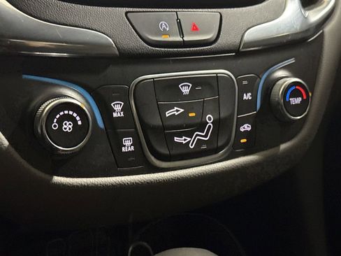 Used 2022 Chevrolet Equinox LS image 16