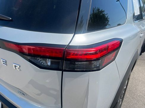 Used 2022 Nissan Pathfinder SV w/ SV Premium Package FWD image 42
