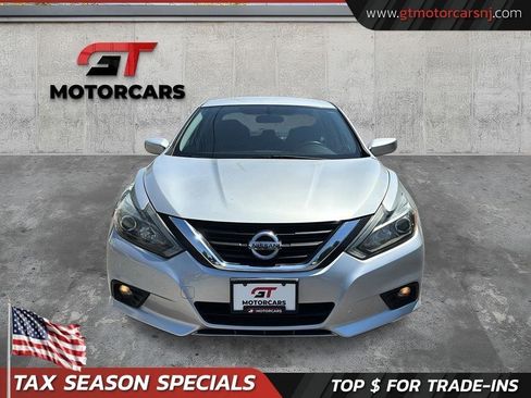 Used 2017 Nissan Altima 2.5 SR FWD image 2