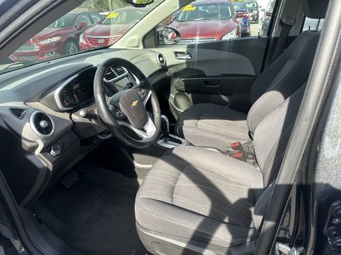 Used 2019 Chevrolet Sonic LT w/ Convenience Package image 21