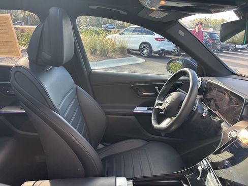 Used 2025 Mercedes-Benz GLC 300 GLC 300 image 36