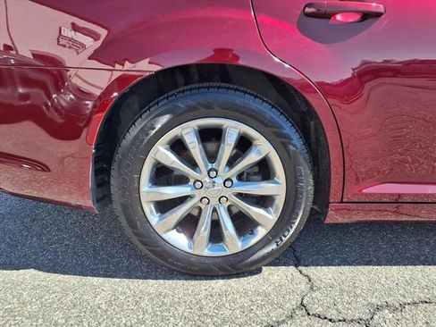 Used 2021 Chrysler 300 Touring L image 10