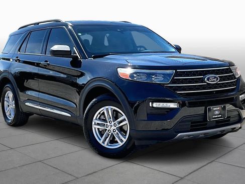 Used 2023 Ford Explorer XLT w/ Equipment Group 202A image 3