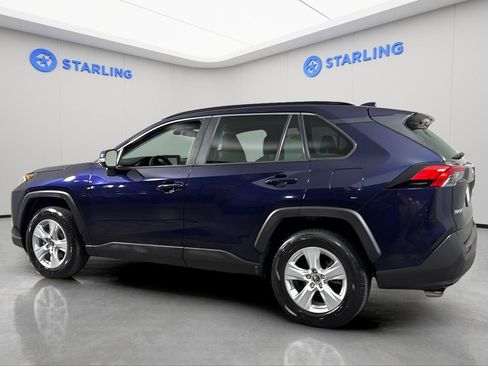 Used 2019 Toyota RAV4 XLE w/ Convenience Package FWD image 4
