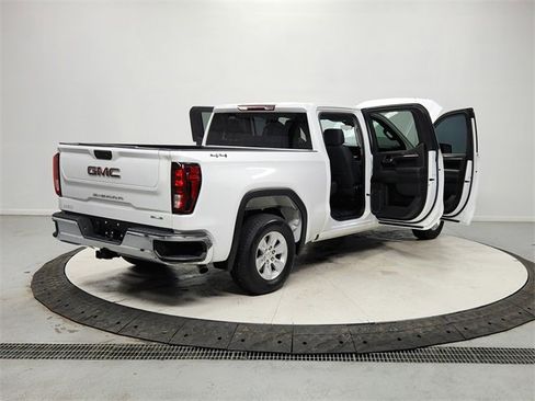 Used 2022 GMC Sierra 1500 SLE image 15