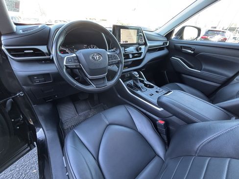 Used 2023 Toyota Highlander XLE image 23