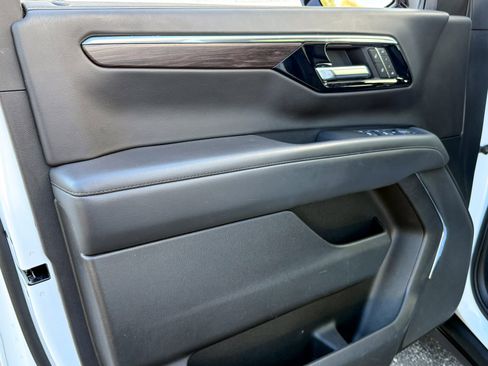 Certified 2025 Chevrolet Suburban LT AWD/4WD image 16
