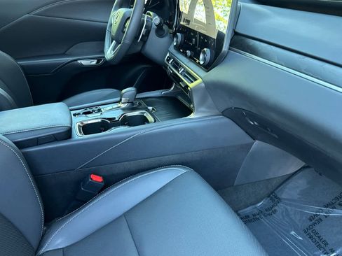 Used 2025 Lexus RX 350h w/ Convenience Package image 17