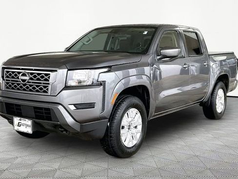 Used 2023 Nissan Frontier SV image 3