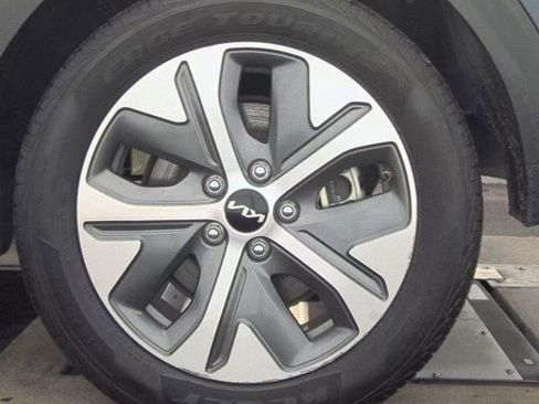 Used 2022 Kia Niro EX Premium w/ Cold Weather Package image 15