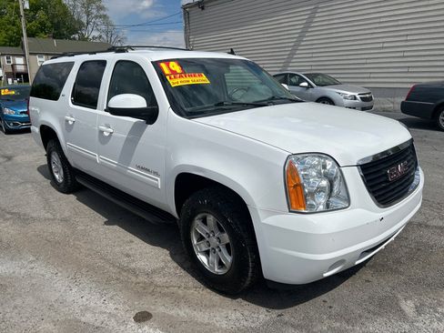Used 2014 GMC Yukon XL SLT w/ SLT-2 Equipment Package AWD/4WD image 4