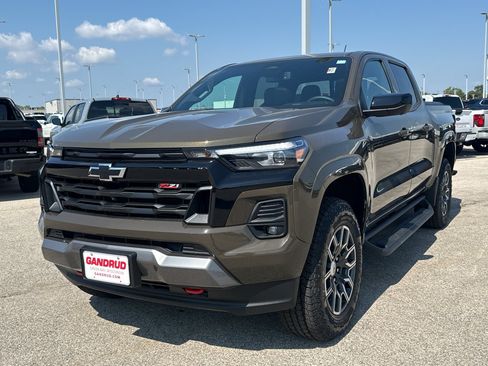 Certified 2023 Chevrolet Colorado Z71 w/ Z71 Convenience Package 2 AWD/4WD image 2