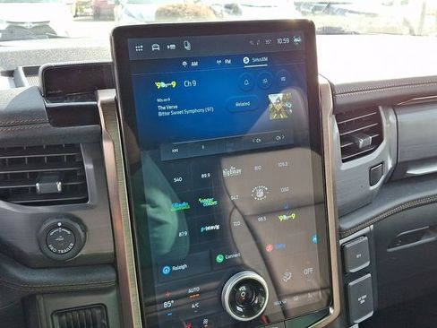 Used 2024 Ford F150 Lightning Lariat image 21