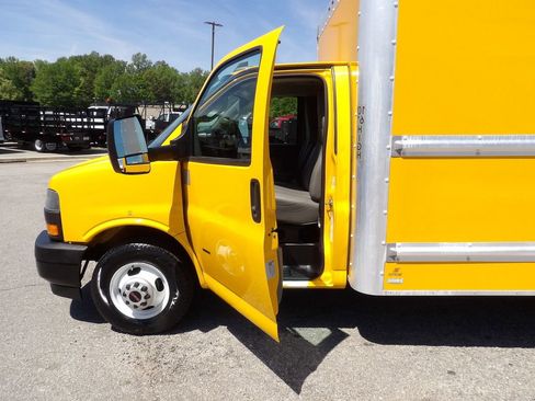 Used 2021 GMC Savana 3500 Extended w/ Power Convenience Package RWD image 13