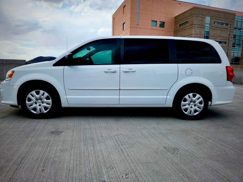 Used 2015 Dodge Grand Caravan SE w/ Quick Order Package 29E SE image 2