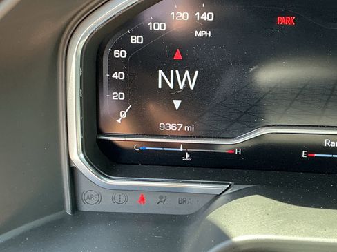 Used 2024 GMC Sierra 1500 AT4 w/ Technology Package AWD/4WD image 19