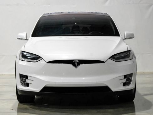 Used 2016 Tesla Model X P90D image 3