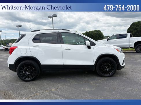 Used 2021 Chevrolet Trax LT w/ Premium Seat Package AWD/4WD image 4