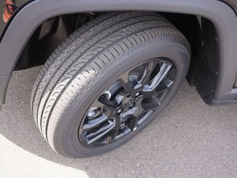 New 2025 Jeep Compass Latitude w/ Sun & Sound Group image 9