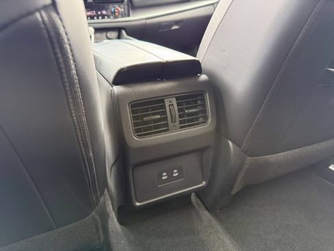 Used 2026 Nissan Rogue SL FWD image 25