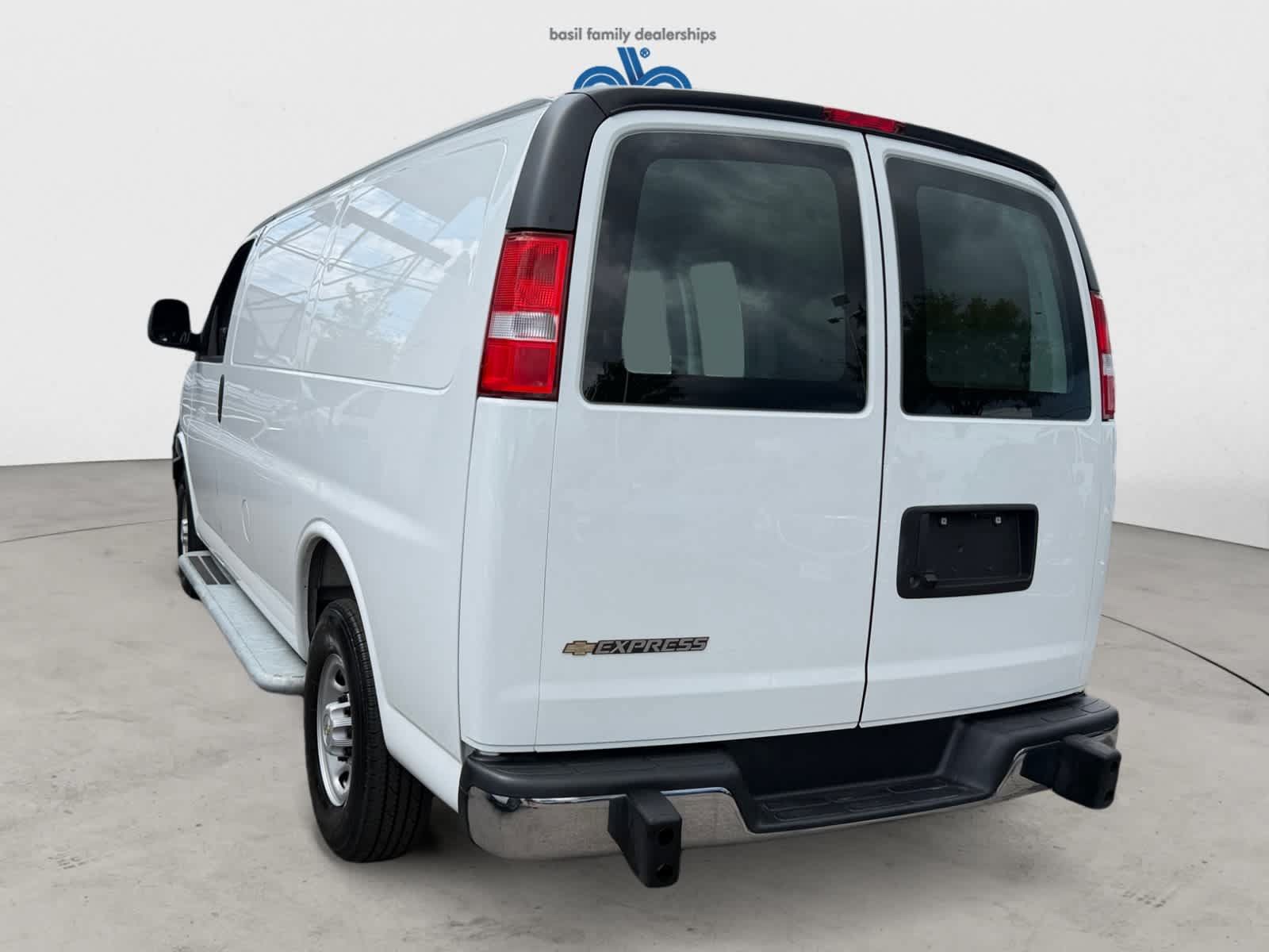 Used 2025 Chevrolet Express 2500 w/ Driver Convenience Package RWD image 4