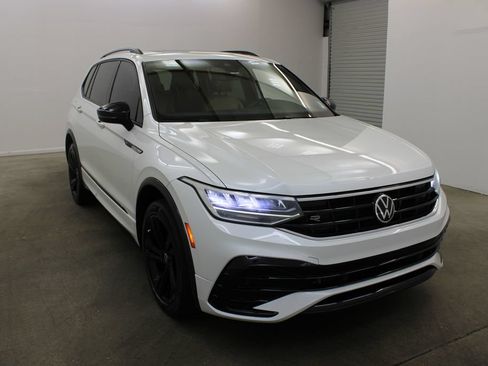 Used 2023 Volkswagen Tiguan SE R-Line FWD image 6