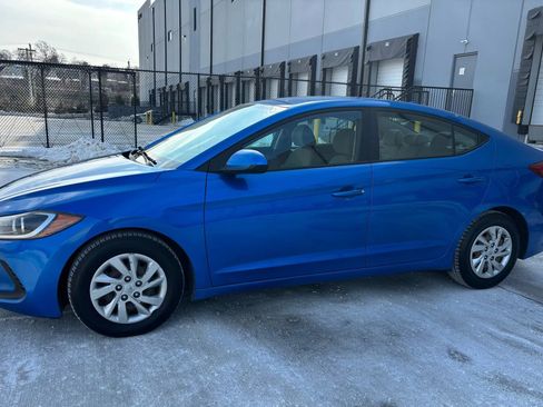 Used 2017 Hyundai Elantra SE FWD image 3